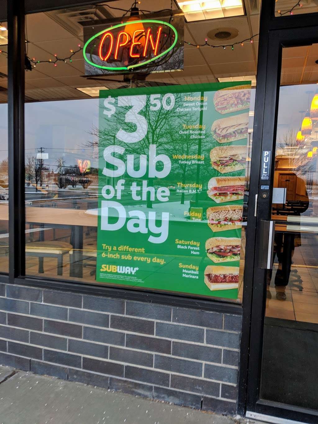 Subway Restaurants | 1588 Algonquin Rd, Hoffman Estates, IL 60192, USA | Phone: (847) 934-9989