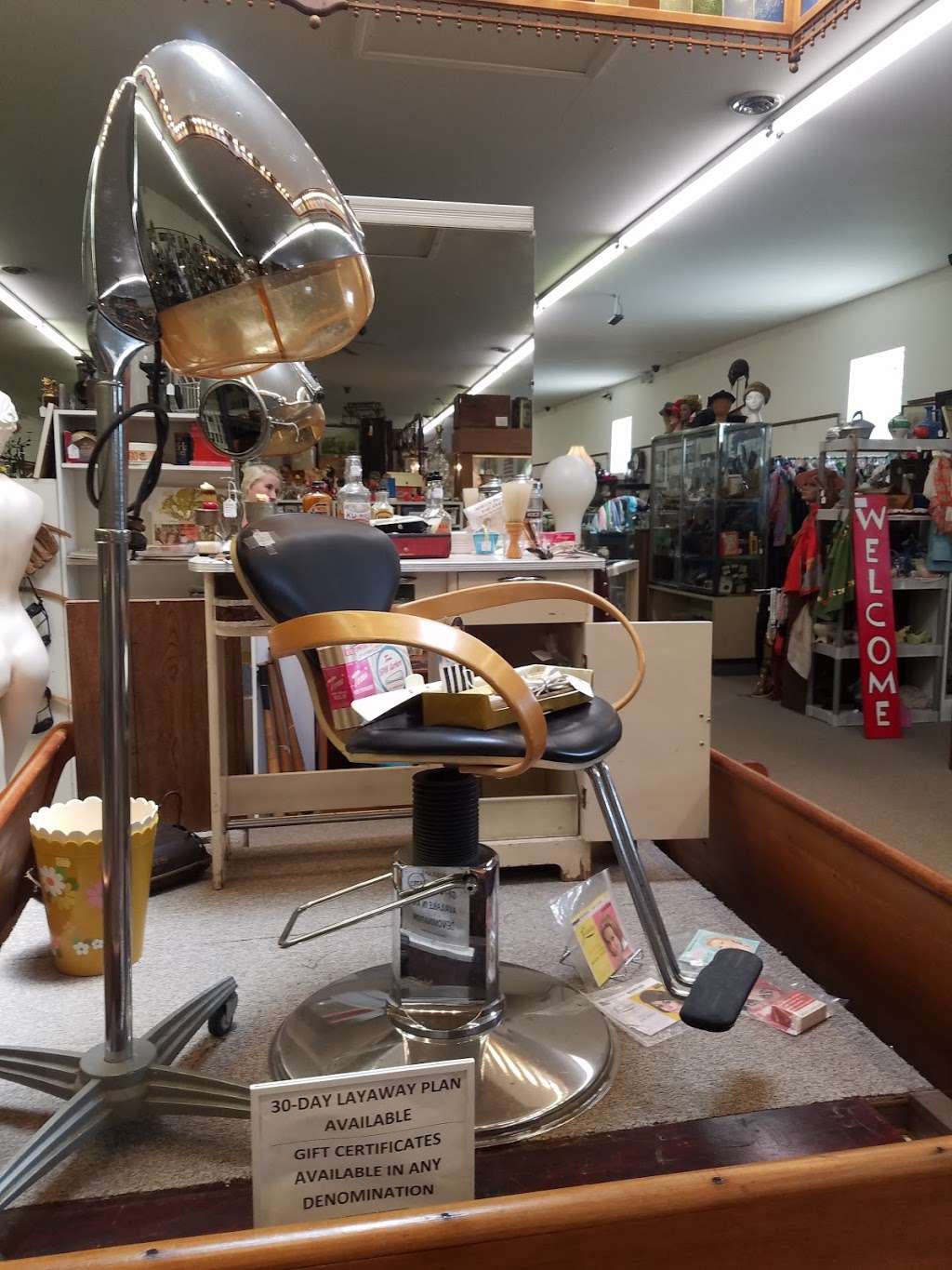 The Antique Market | 3707 N. E, Frontage Rd, Michigan City, IN 46360, USA | Phone: (219) 879-4084