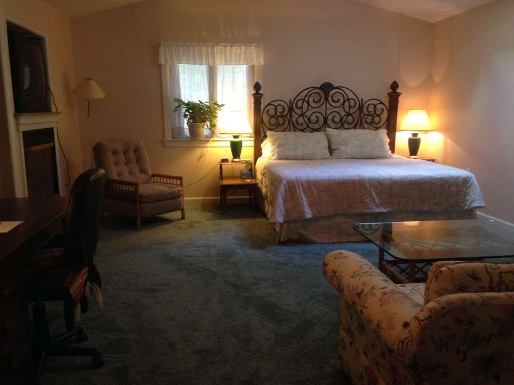 Tree Top Bed & Breakfast/Vacation Home Rental | 326 Ridge Ave, Ephrata, PA 17522, USA | Phone: (717) 733-9578