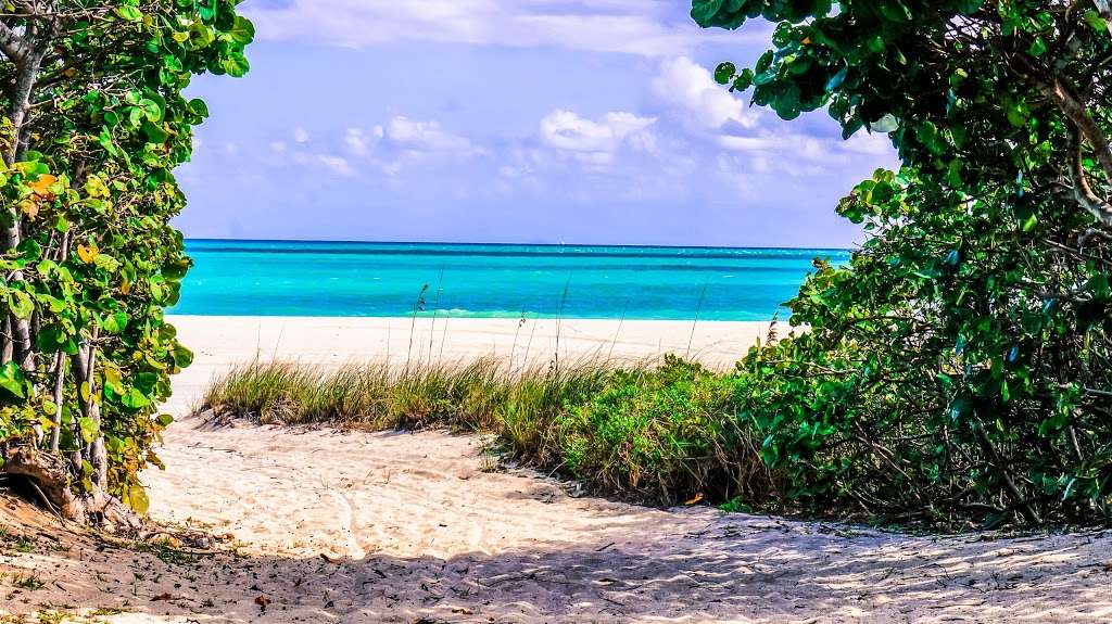 Collins Av & Haulover Pier | Florida 33154, USA