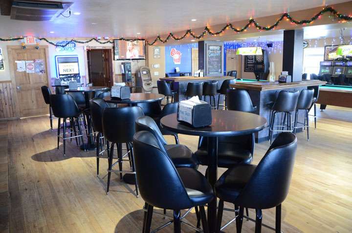 Carlees Bar & Grill | 702 Glacier Rd, Pewaukee, WI 53072, USA | Phone: (262) 691-4850