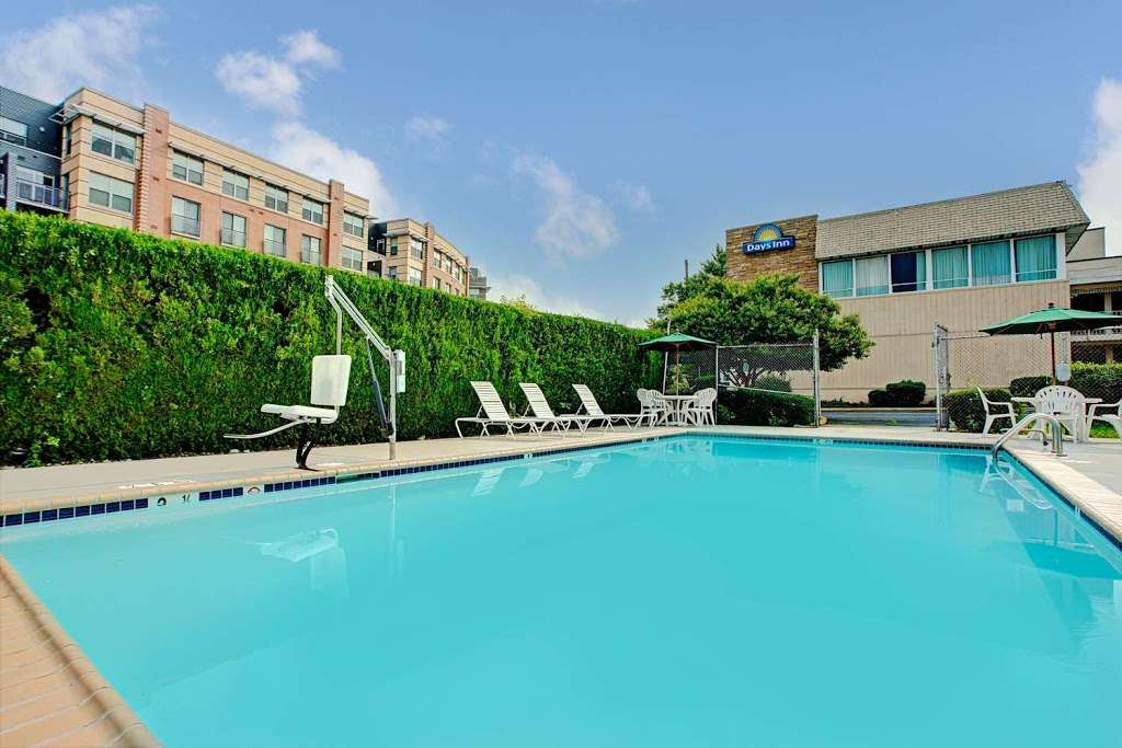 Days Inn by Wyndham Arlington/Washington DC | 2201 Arlington Blvd, Arlington, VA 22201, USA | Phone: (703) 525-0300