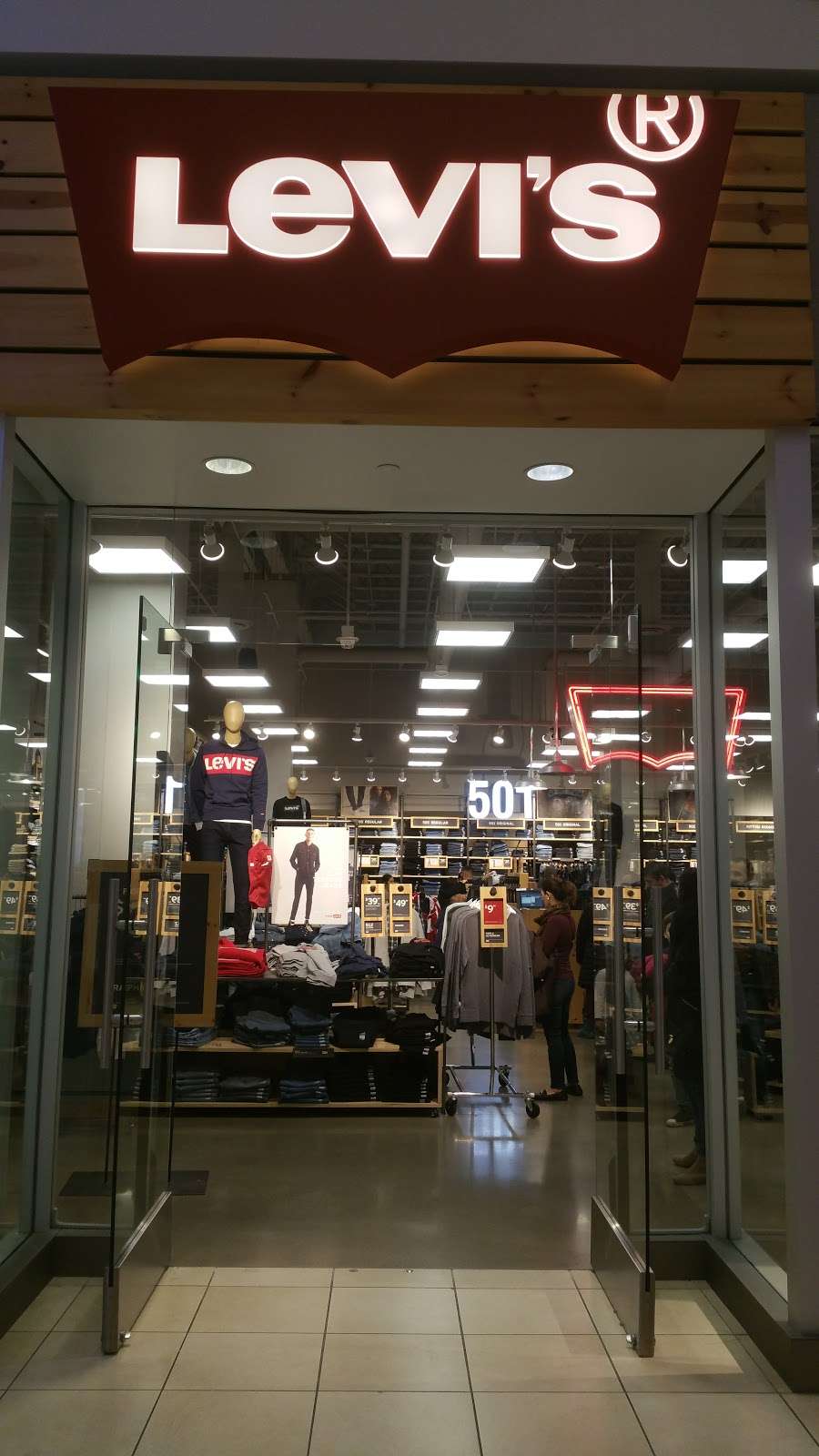 Levi's Outlet Store at Fashion Outlets of Chicago - 5220 Fashion Outlets  Way #1225, Rosemont, IL 60018