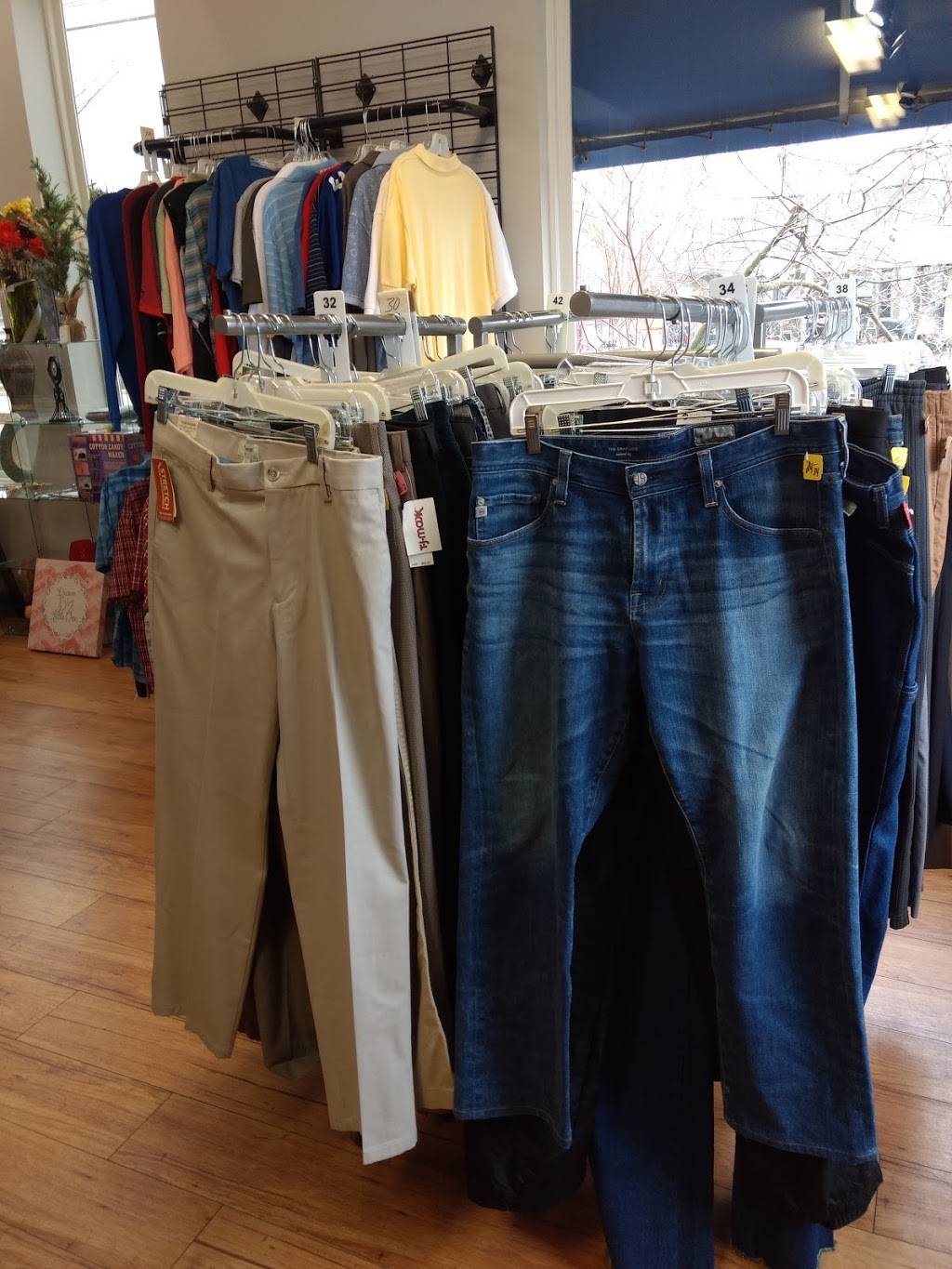 Goodwill Montgomery Boutique | 9820 Montgomery Rd, Cincinnati, OH 45242, USA | Phone: (513) 791-7058