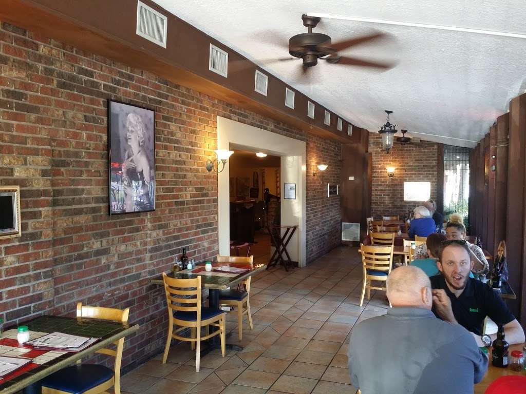 Vincents Italian Restaurant | 5914 N Orange Blossom Trail, Mt Dora, FL 32757, USA | Phone: (352) 735-4578