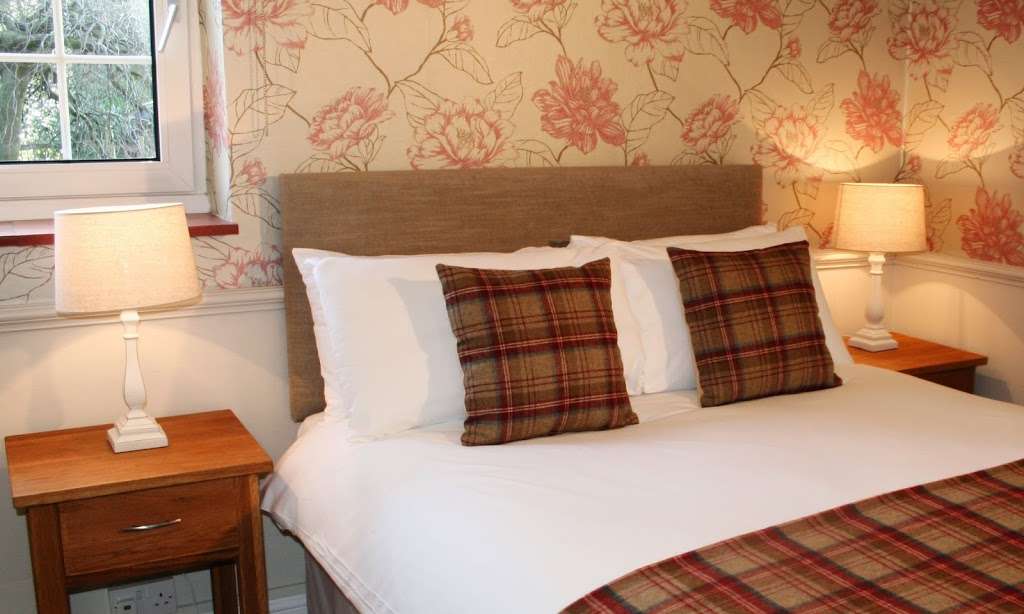 Waterhall Country Hotel | Prestwood Lane, Ifield Wood, Crawley RH11 0LA, UK | Phone: 01293 520002