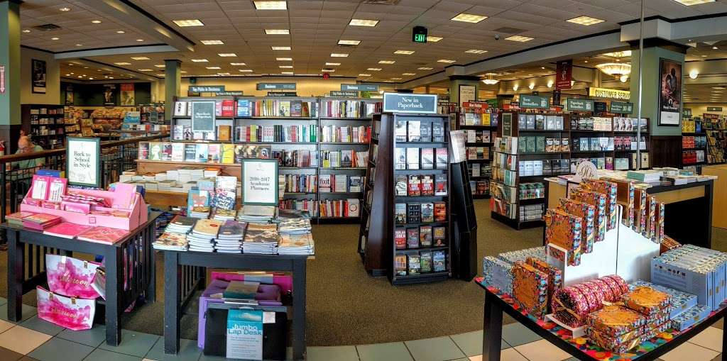 Barnes & Noble | Stallbrook Marketplace, 270 Hartford Ave, Bellingham, MA 02019, USA | Phone: (508) 966-7600