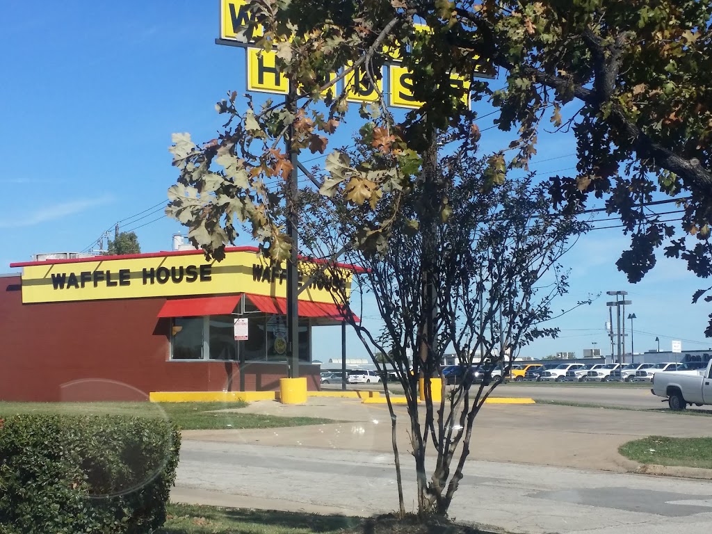Waffle House | 1910 N Collins St, Arlington, TX 76011, USA | Phone: (817) 274-6021