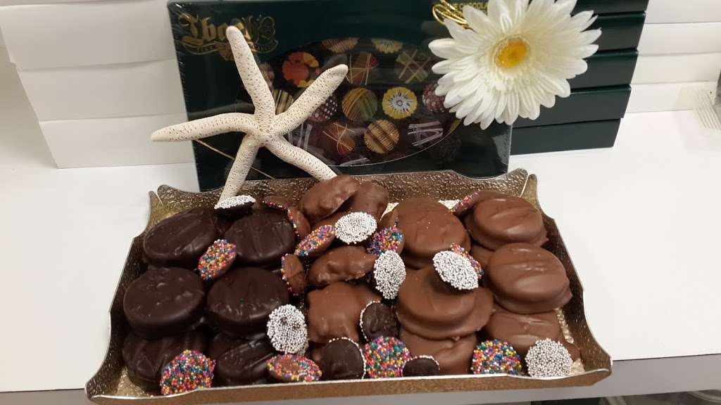 Ibachs Candy By the Sea Inc | 9 Rehoboth Ave, Rehoboth Beach, DE 19971, USA | Phone: (302) 227-2870