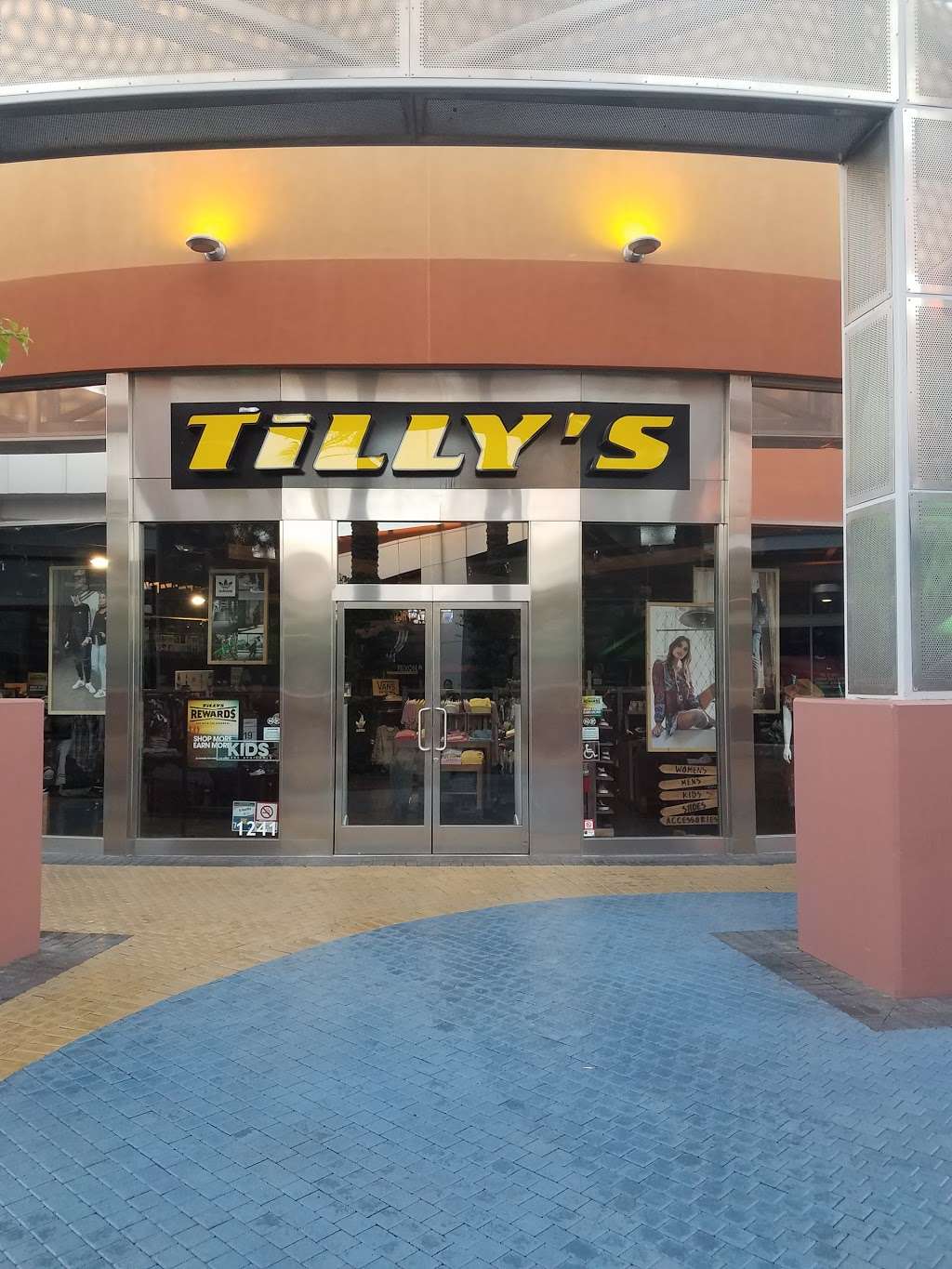 Tillys | 2000 E Rio Salado Pkwy, Tempe, AZ 85281, USA | Phone: (480) 894-5329