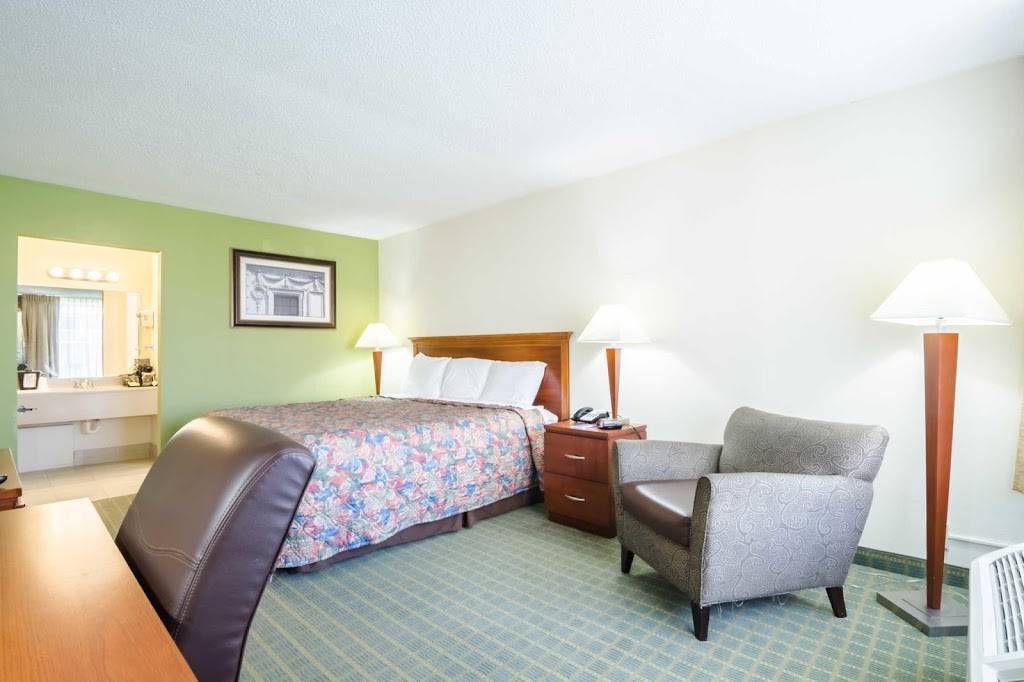 Rodeway Inn & Suites Greensboro Southeast | 3117 Cedar Park Rd, Greensboro, NC 27405 | Phone: (336) 697-4000