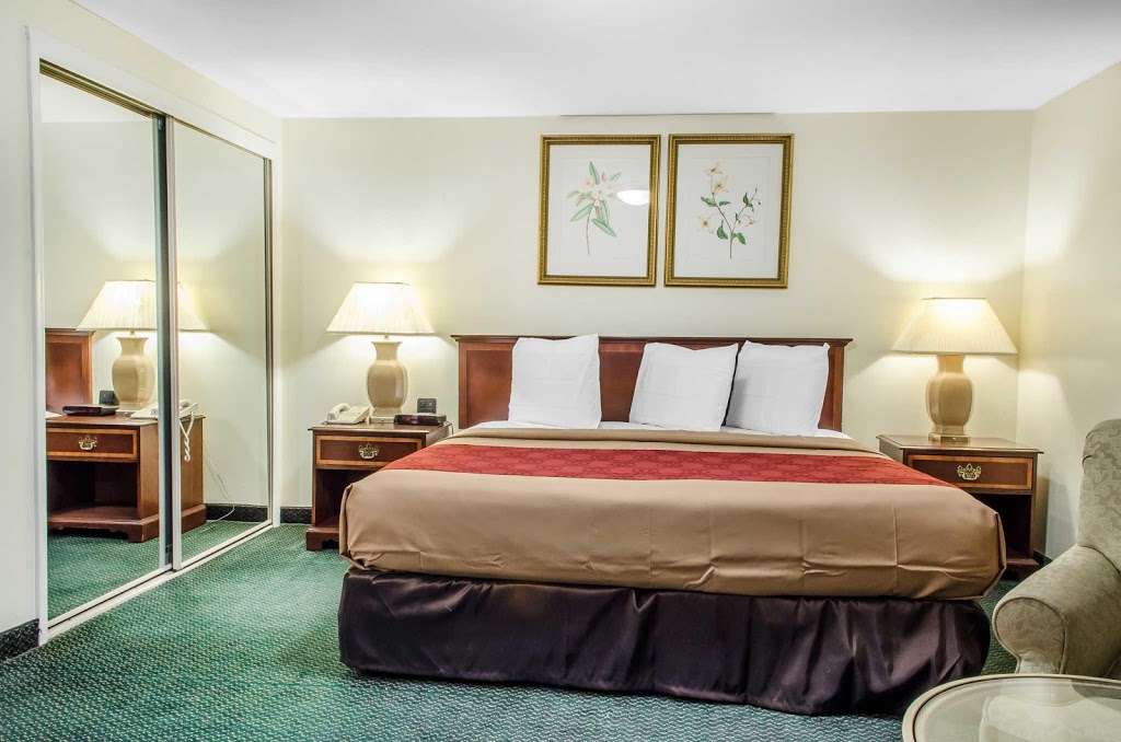 Econo Lodge Inn & Suites | 2031 N Reading Rd, Denver, PA 17517, USA | Phone: (717) 336-7000