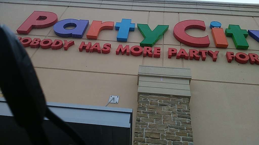 Party City | 10245 N Fwy Service Rd, Houston, TX 77037, USA | Phone: (281) 931-4151