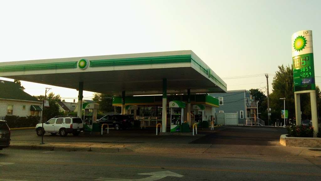 BP | 5200 W Addison St, Chicago, IL 60641, USA | Phone: (773) 283-3303