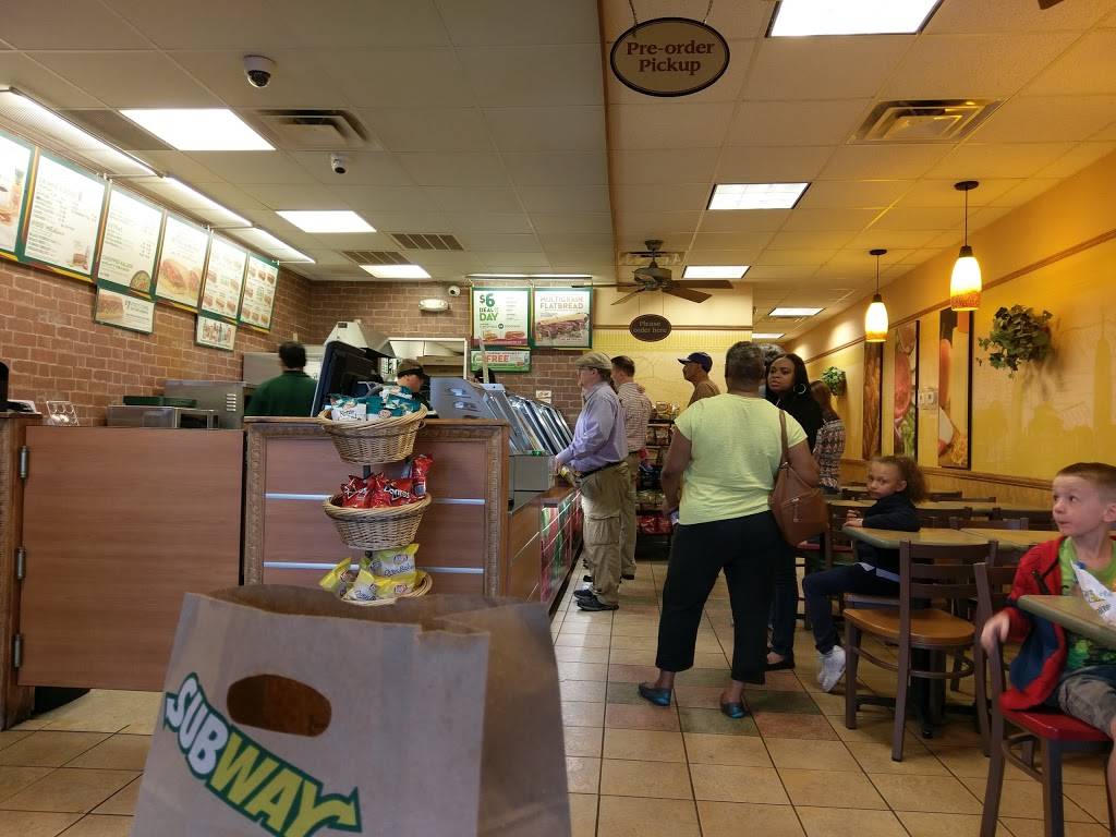 Subway | 11943 Hamilton Ave, Cincinnati, OH 45231, USA | Phone: (513) 674-7827