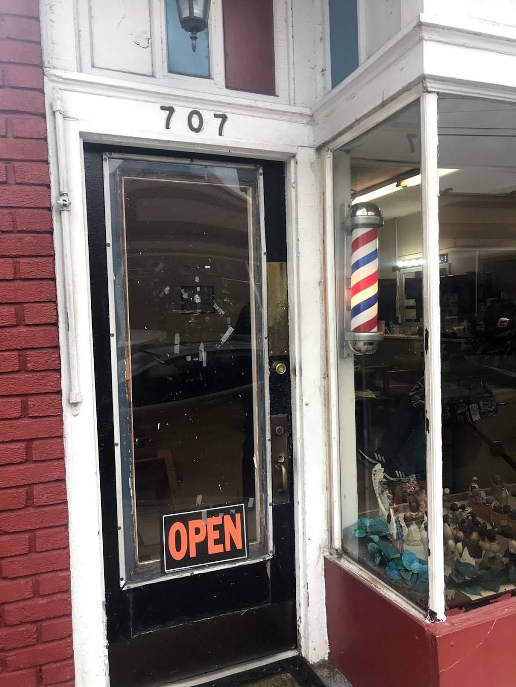 R Js Barber Shop | 707 N Sheppard St, Richmond, VA 23221, USA | Phone: (804) 355-8485