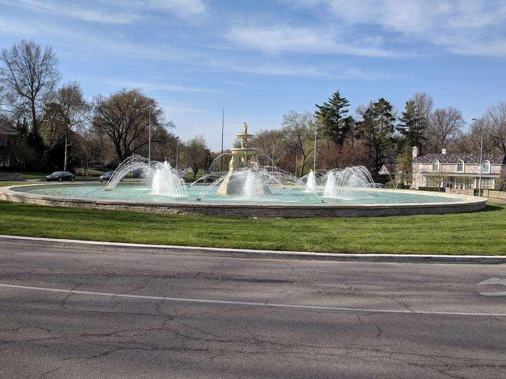 Meyer Circle Fountain | W Meyer Blvd, Kansas City, MO 64113, USA
