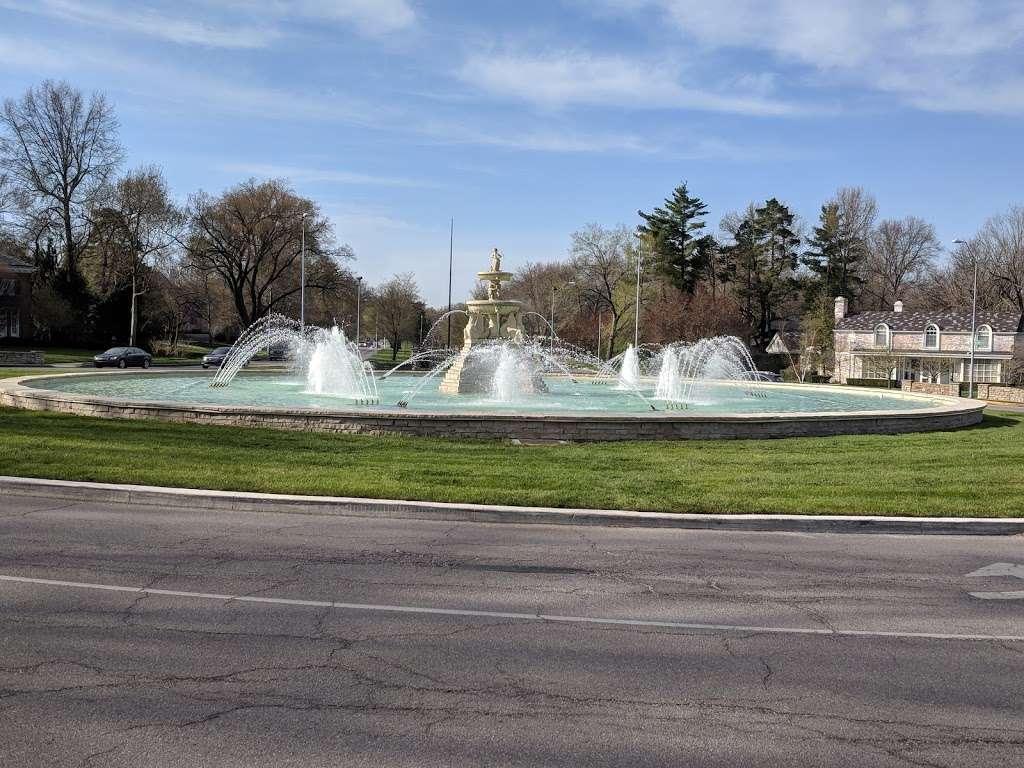 Meyer Circle Fountain | W Meyer Blvd, Kansas City, MO 64113