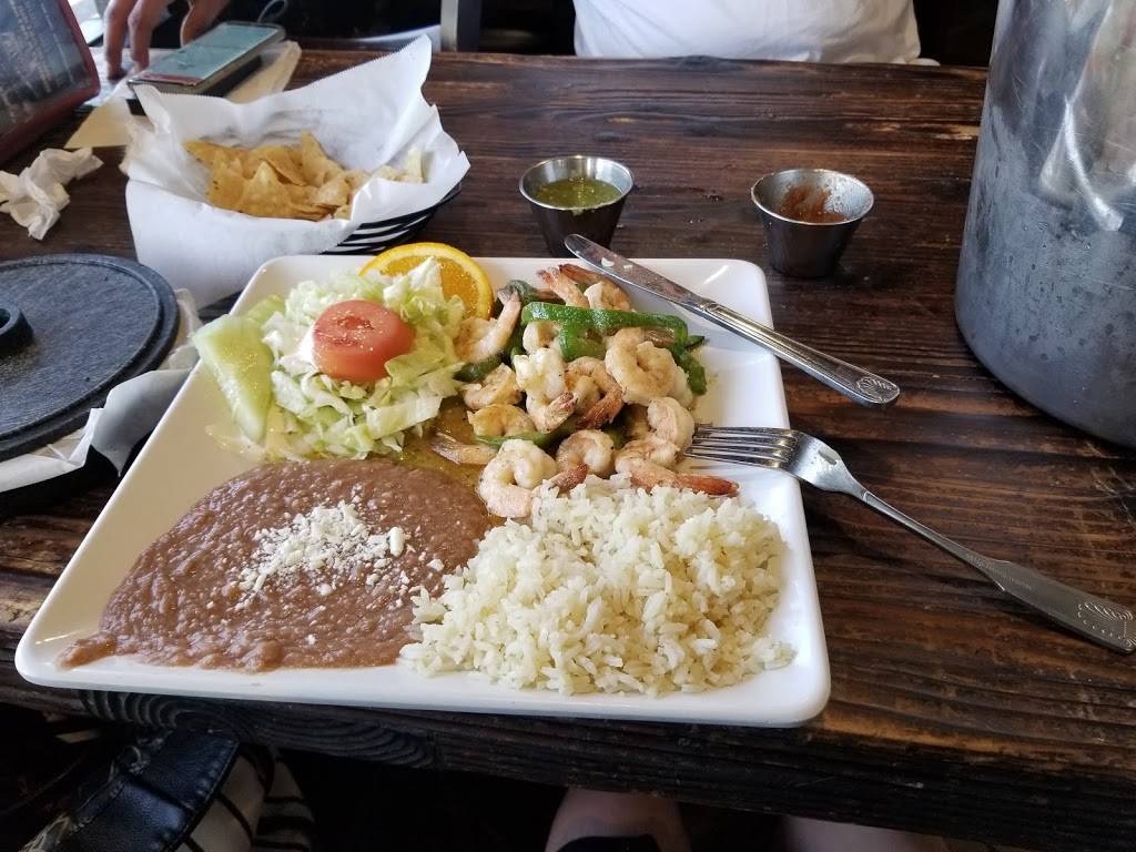 Mariscos Hector Sports Bar and Grill | 1208 E McFadden Ave, Santa Ana, CA 92705, USA | Phone: (714) 617-4044