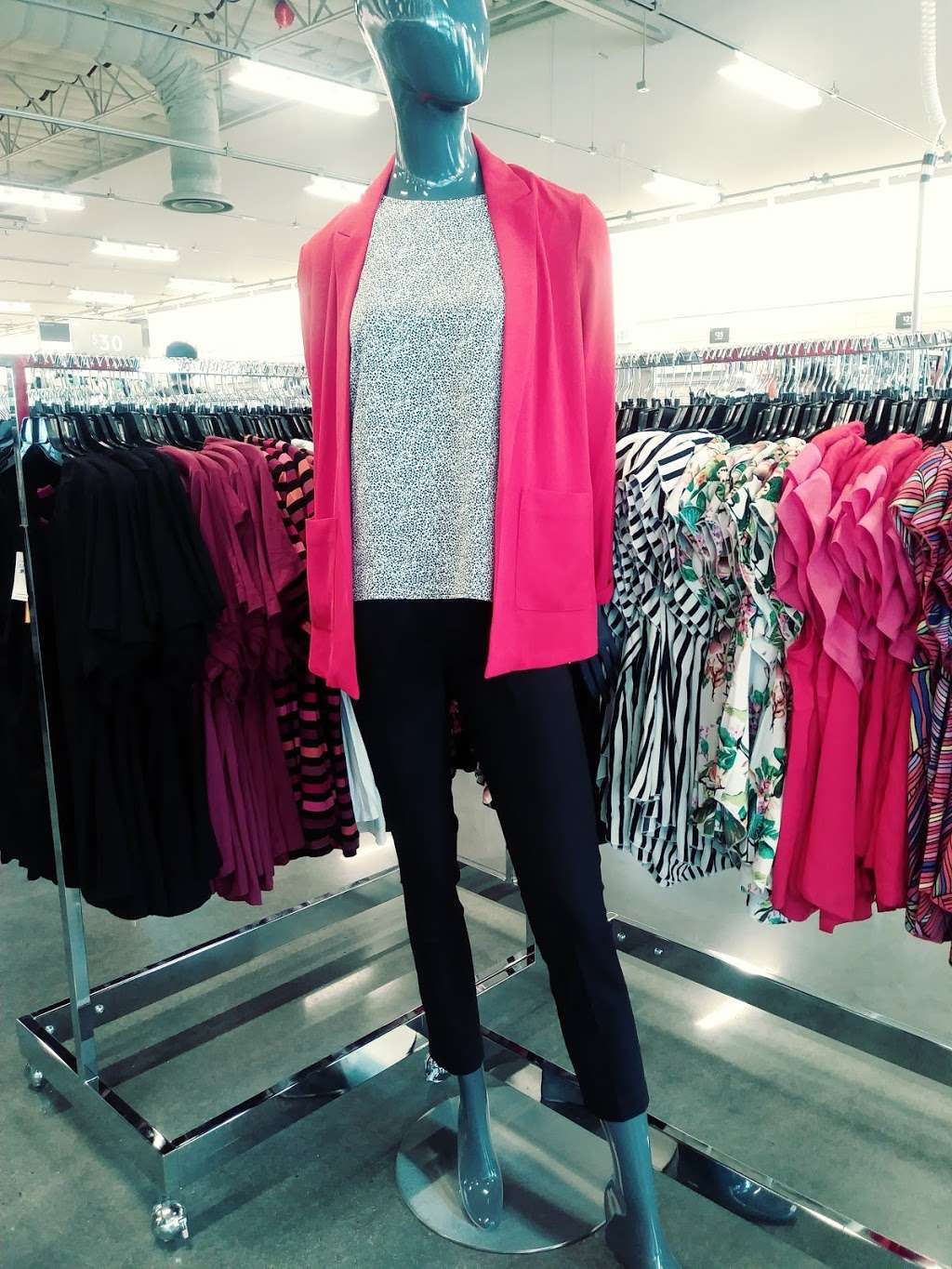 Nordstrom Rack Long Beach Exchange | 4260 E Carson St, Long Beach, CA 90808 | Phone: (562) 249-6747