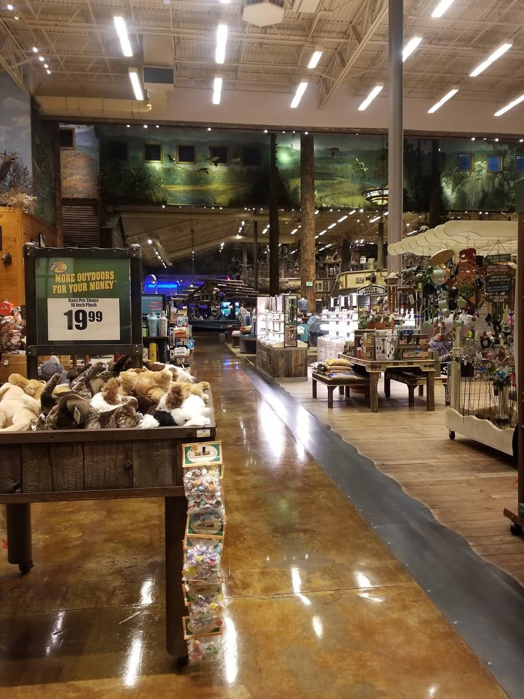 Bass Pro Shops Tracker Boat Center | 11550 Lakeridge Pkwy, Ashland, VA 23005, USA | Phone: (804) 496-4666