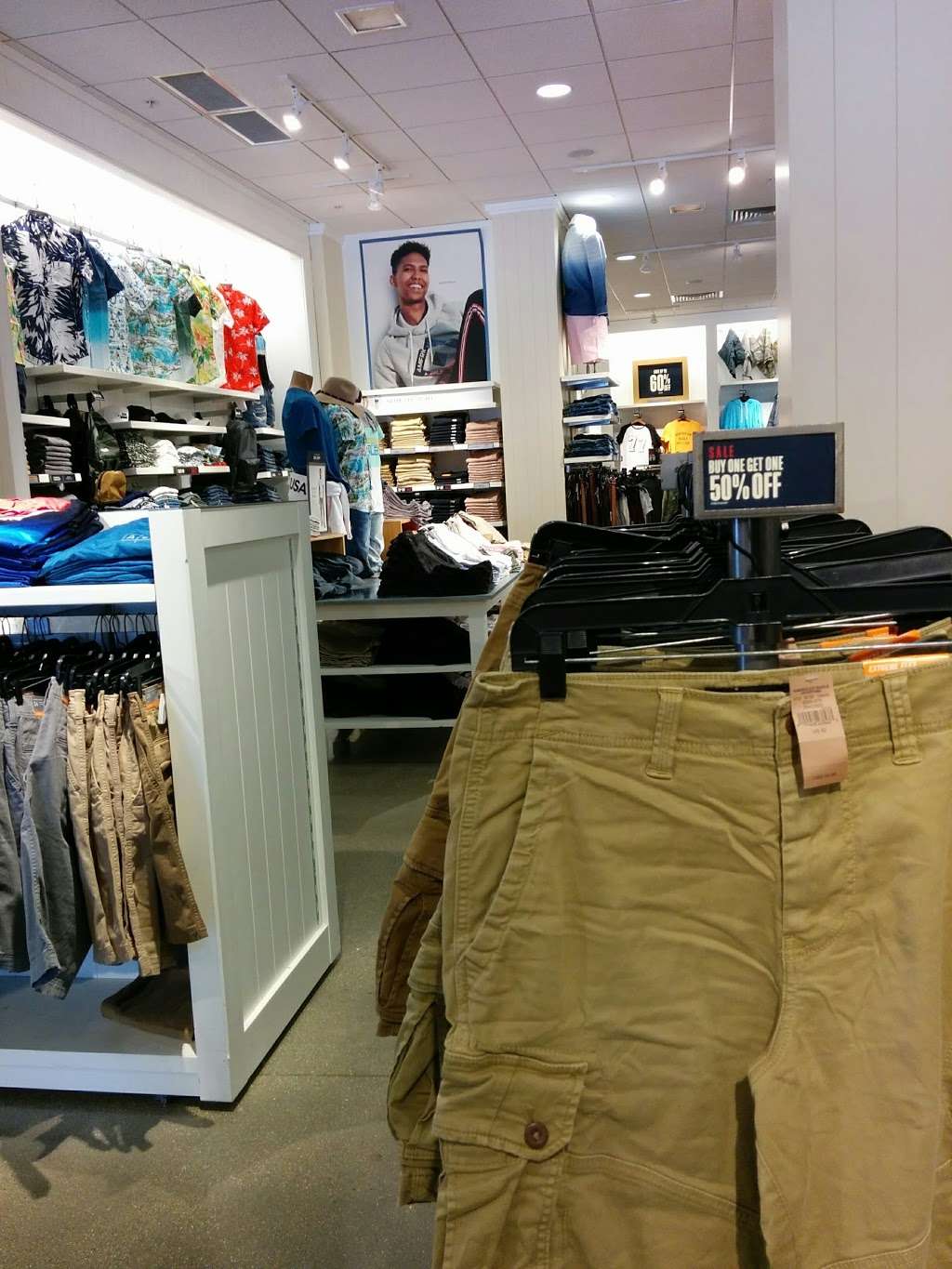 AEO Factory Store | 3005 Outlet Drive Suite E090, Edinburgh, IN 46124, USA | Phone: (812) 526-2134