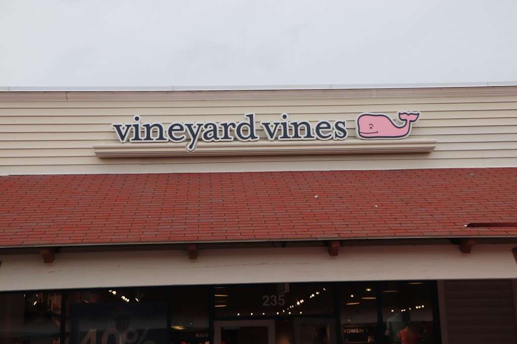 vineyard vines Outlet | 1 Premium Outlet Blvd 235 A, Wrentham, MA 02093 | Phone: (508) 384-5012