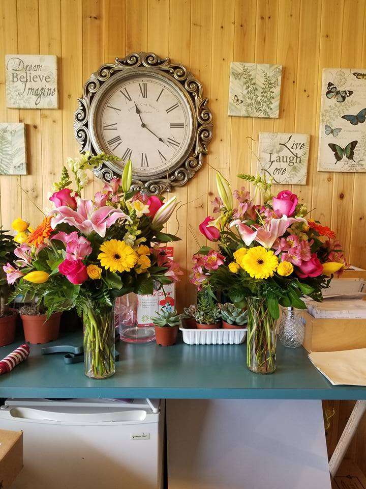 Mums the Word - A Florist | 1175 N Berkeley Ave, Fullerton, CA 92832, USA | Phone: (714) 525-0317