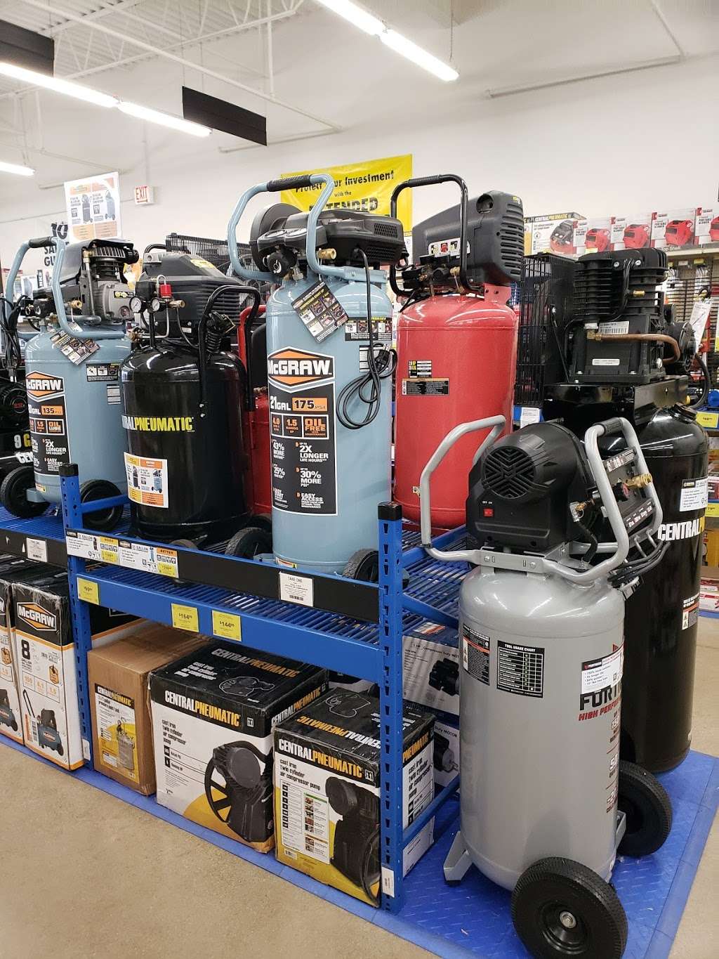 Harbor Freight Tools | 1939 Mannheim Rd, Melrose Park, IL 60160, USA | Phone: (708) 345-2328