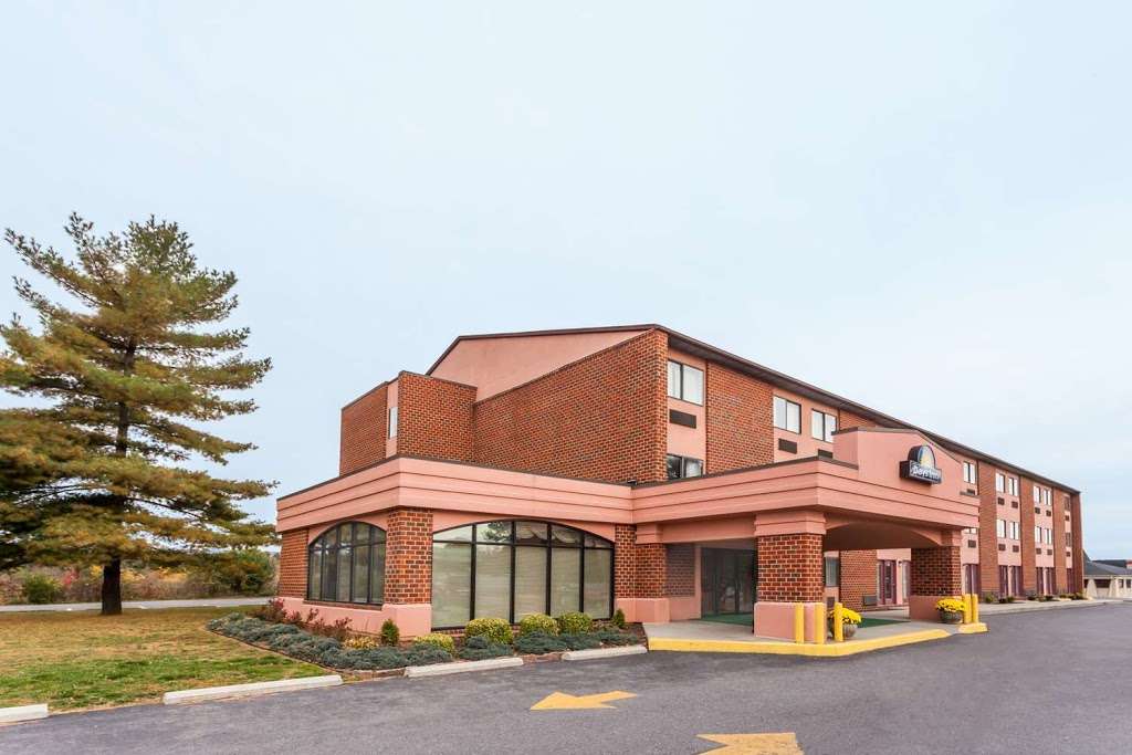 Days Inn by Wyndham Martinsburg | 209 Viking Way, Martinsburg, WV 25401 | Phone: (304) 263-1800