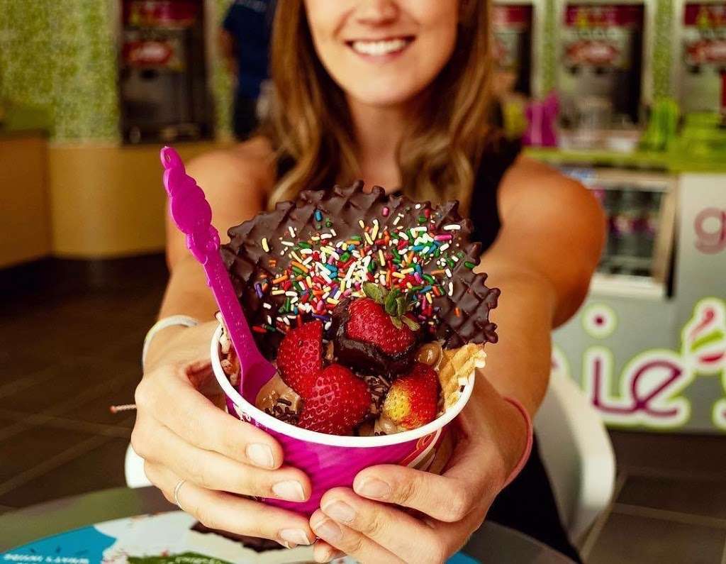 Menchies Frozen Yogurt | 12719 Main St Ste 410, Hesperia, CA 92345, USA | Phone: (760) 662-5777