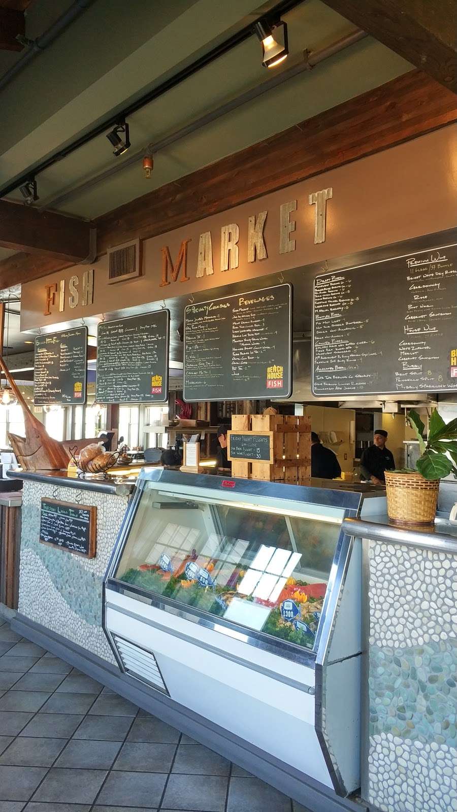 Beach House Fish | 668 E Harbor Blvd, Ventura, CA 93001, USA | Phone: (805) 643-4783