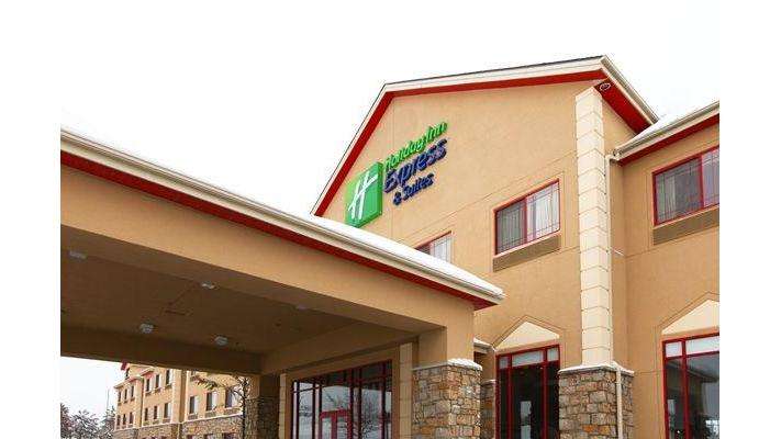 Holiday Inn Express & Suites Olathe North | 12070 S Strang Line Rd, Olathe, KS 66062, USA | Phone: (913) 397-0100