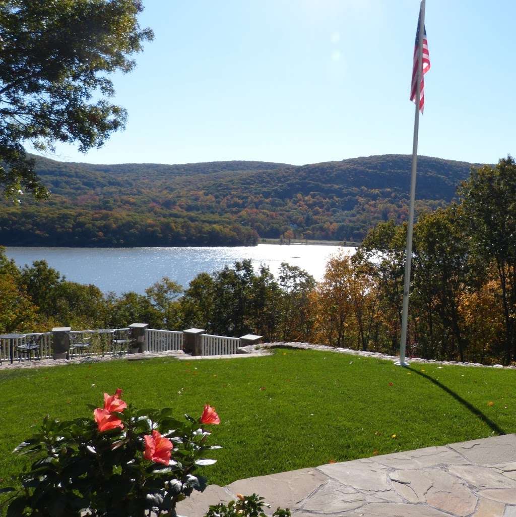 Hudson River Crest B&B | 14 Rivercrest Rd, Fort Montgomery, NY 10922, USA | Phone: (845) 446-9211