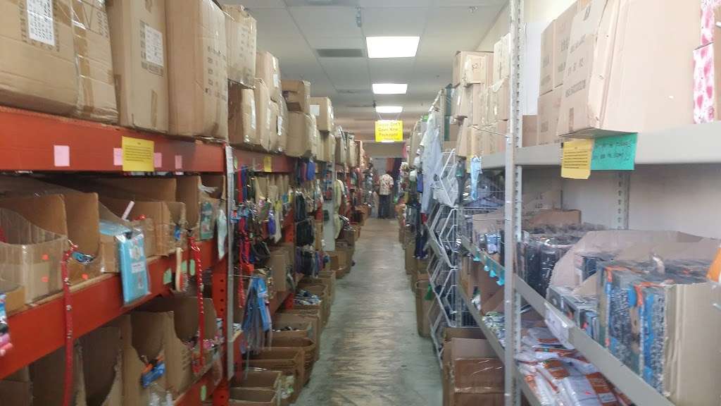 Houseware Outlet LLC - home goods store  | Photo 4 of 10 | Address: 5120 W Colonial Dr, Orlando, FL 32808, USA