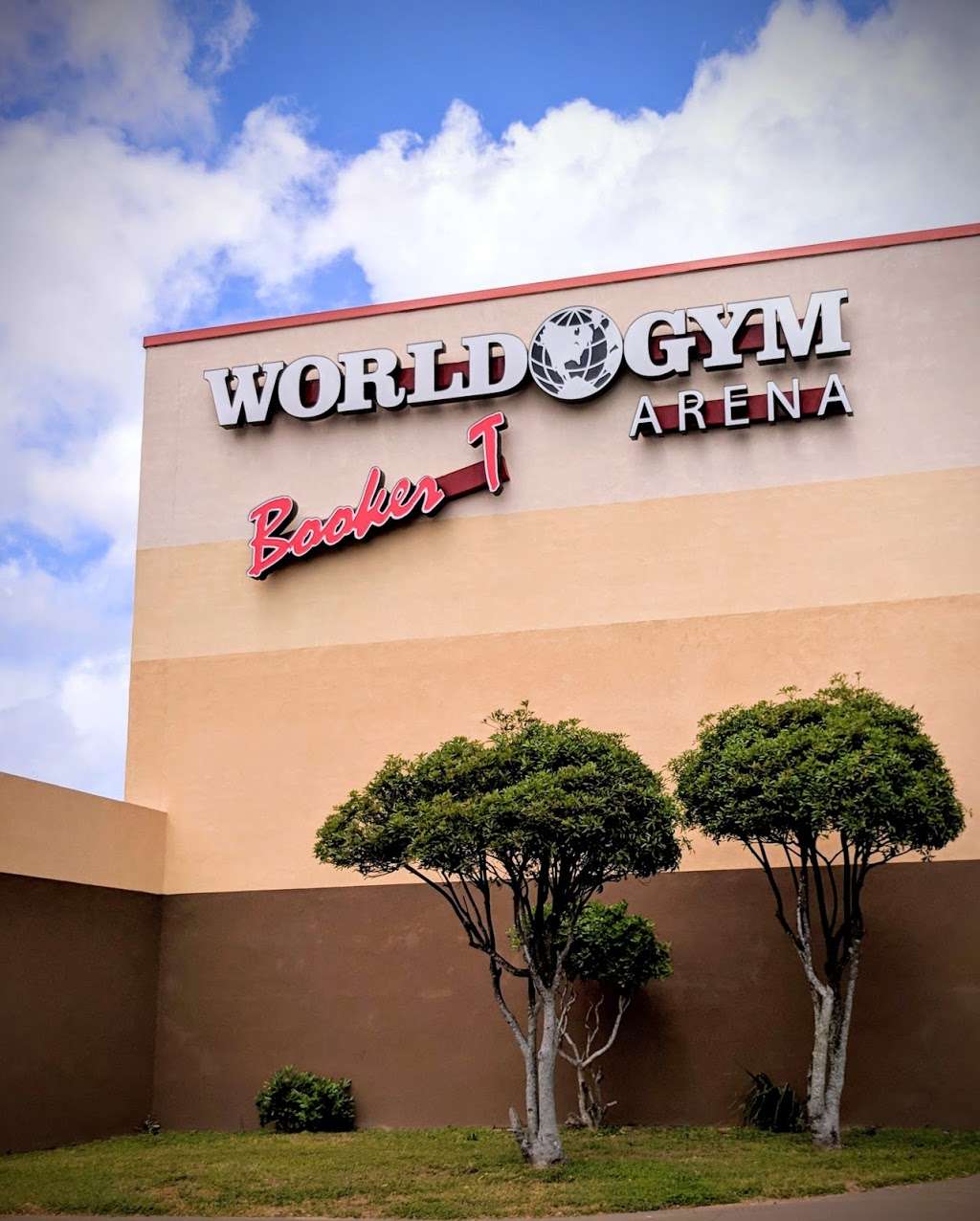 World Gym | Mall Of The Mainland, 10000 Emmett F Lowry Expy, Texas City, TX 77591, USA | Phone: (409) 986-9675