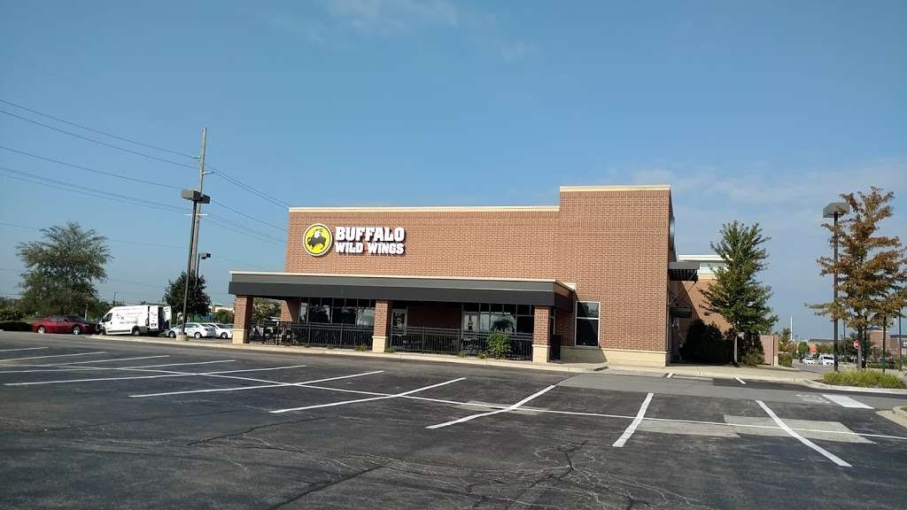 Buffalo Wild Wings | 2555 W 75th St, Naperville, IL 60540 | Phone: (630) 369-9464