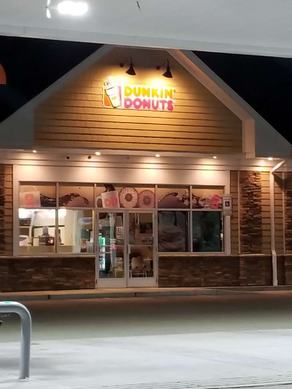 Dunkin | 242 Dedham St, Norfolk, MA 02056, USA | Phone: (508) 384-9080