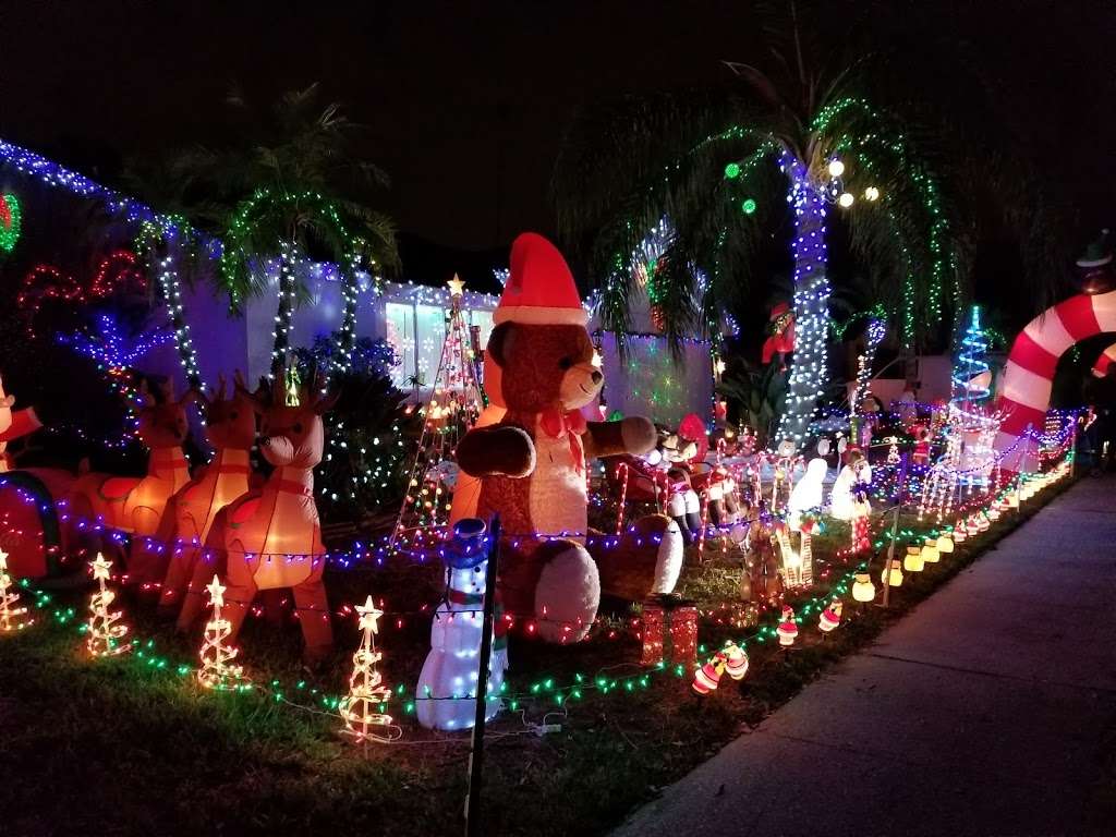 Keri & Rons Christmas Light Display | 5539 Garden Grove Cir, Winter Park, FL 32792, USA