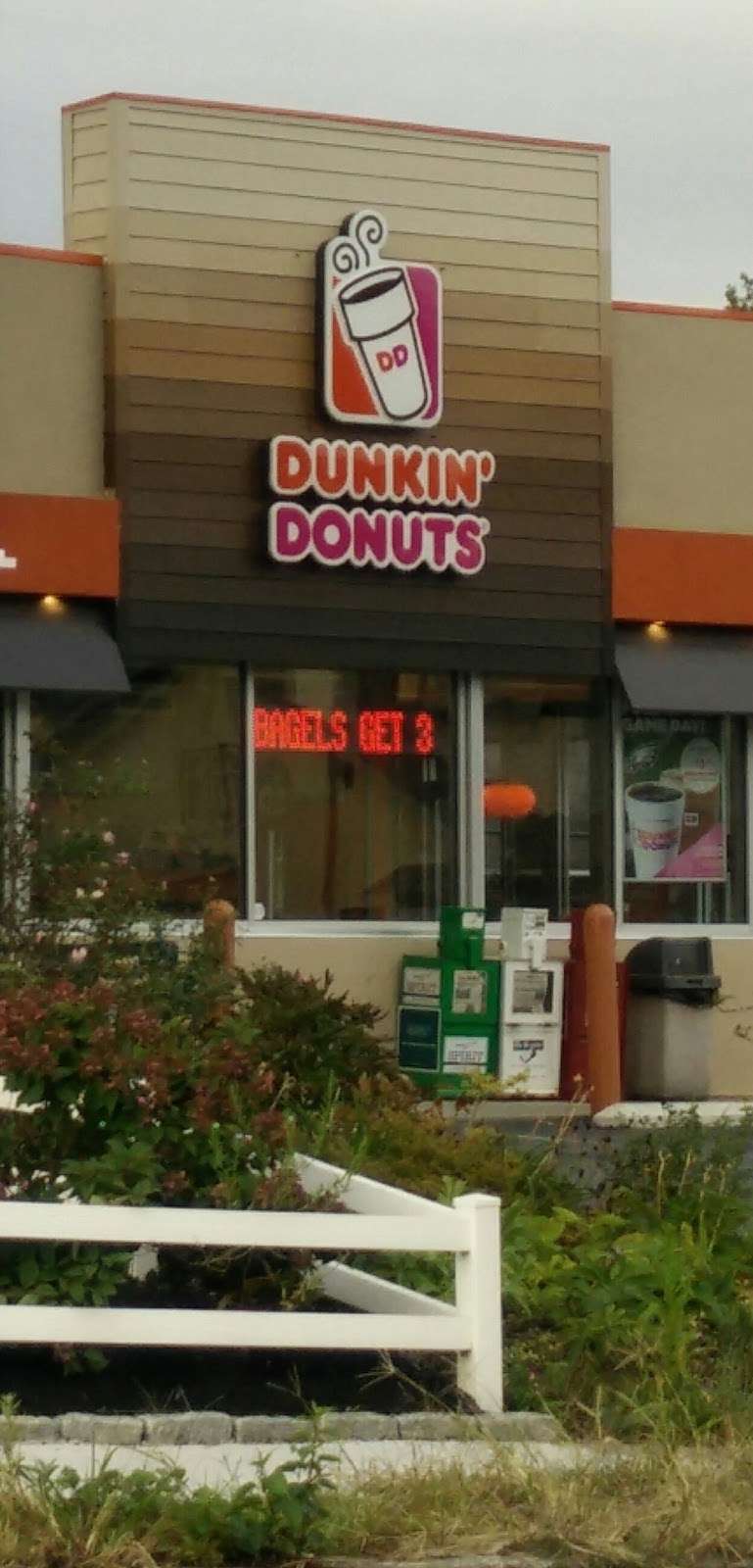 Dunkin | 400 E Baltimore Ave, Media, PA 19063 | Phone: (484) 842-0075