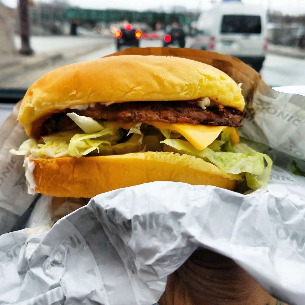 Sonic Drive-In | 2922 S Cicero Ave, Cicero, IL 60804, USA | Phone: (708) 780-3591