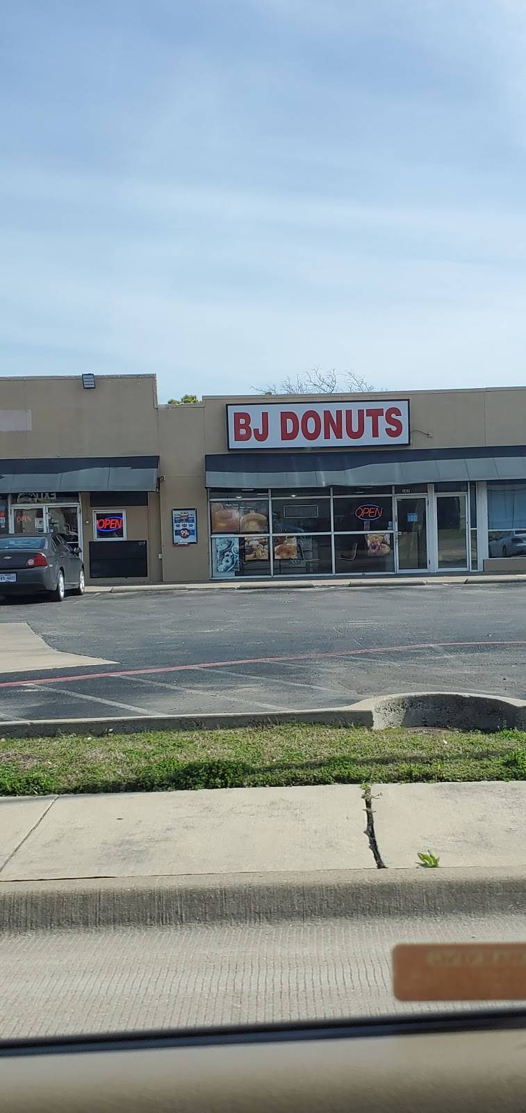 B J Donuts & Kolaches | 107 S Crowley Rd, Crowley, TX 76036, USA | Phone: (817) 297-7708