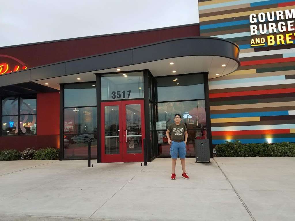 Red Robin Gourmet Burgers and Brews | 3517 East Sam Houston Pkwy S, Pasadena, TX 77505, USA | Phone: (713) 328-0290