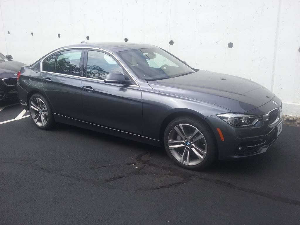 BMW of Greenwich | 355 West Putnam Avenue, Greenwich, CT 06830, USA | Phone: (203) 652-8052
