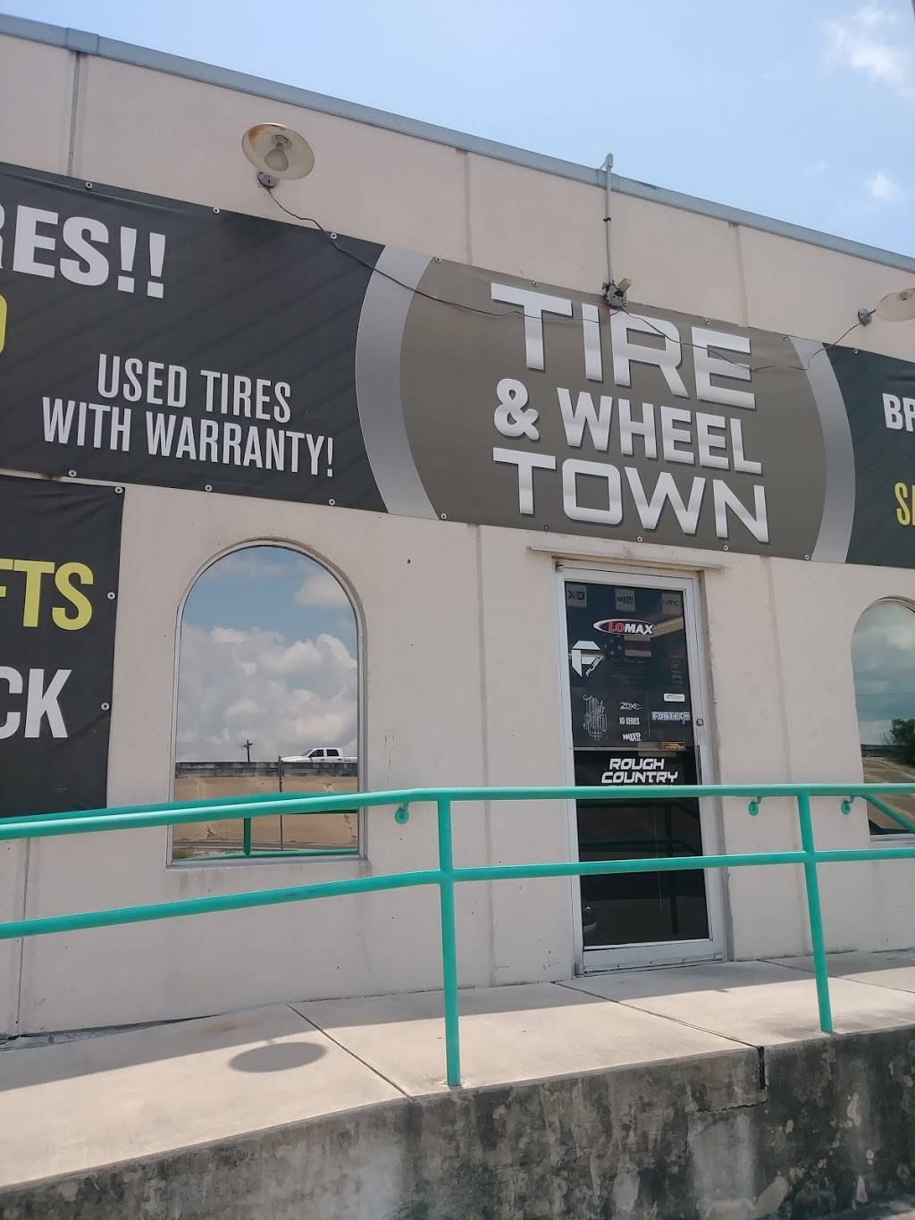 Tire and Wheel Town | 4424 Crosstown Expy, Corpus Christi, TX 78415, USA | Phone: (361) 857-5828