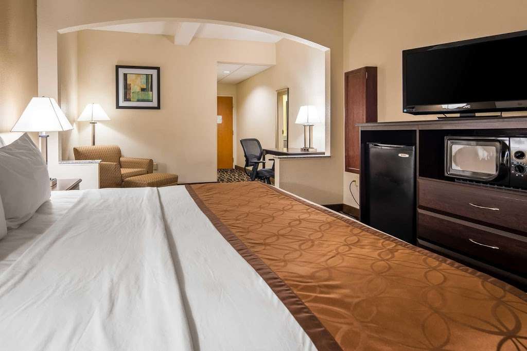 Quality Inn & Suites Southport | 4450 Southport Crossing Dr, Indianapolis, IN 46237 | Phone: (317) 888-5588