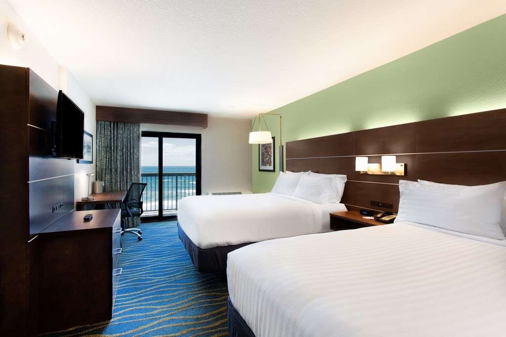 Holiday Inn Express & Suites Oceanfront Daytona Beach Shores | 3301 S Atlantic Ave, Daytona Beach Shores, FL 32118, USA | Phone: (386) 767-1711