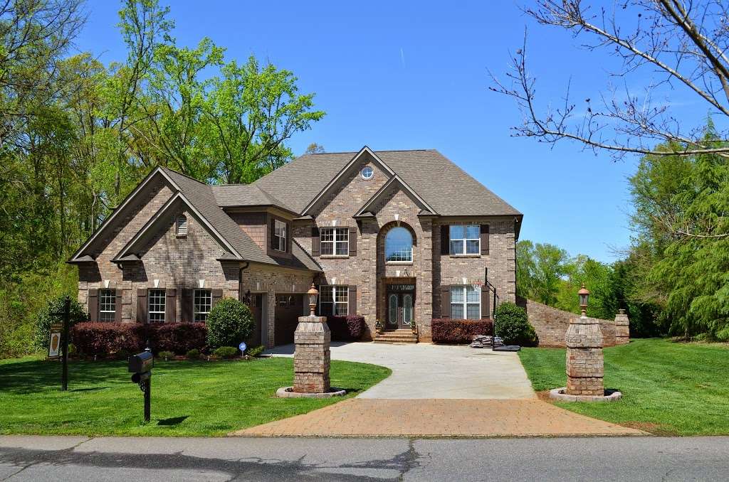 Charlotte Foreclosure : Guardian Estate Brokers | 11920 James Richard Dr, Charlotte, NC 28277, USA | Phone: (704) 363-6169