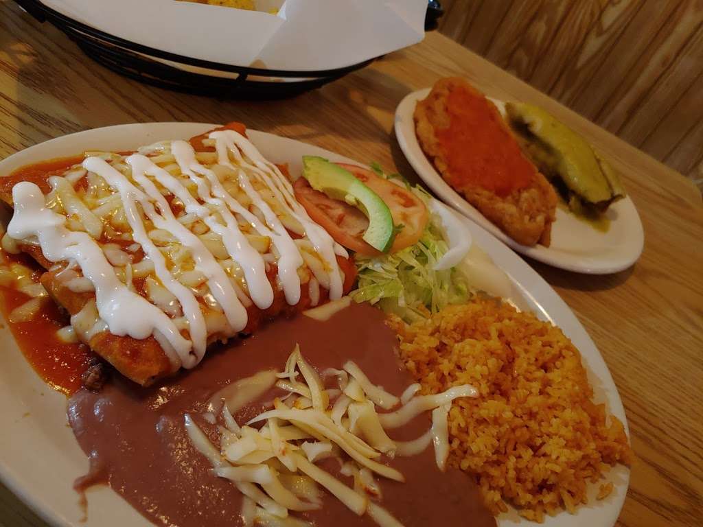 La Casita Mexican Restaurant | 9681, 201 E Main St, Twin Lakes, WI 53181, USA | Phone: (262) 448-1760