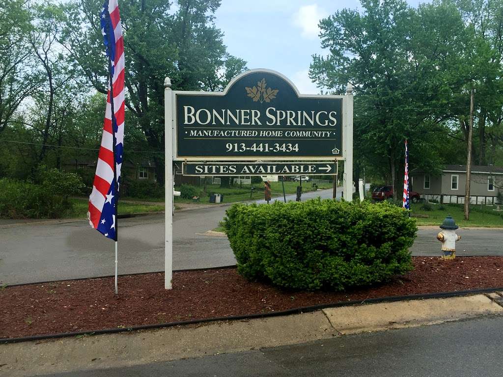 Bonner Springs Estates | 31 Lilac Ln, Bonner Springs, KS 66012, USA | Phone: (913) 441-3434